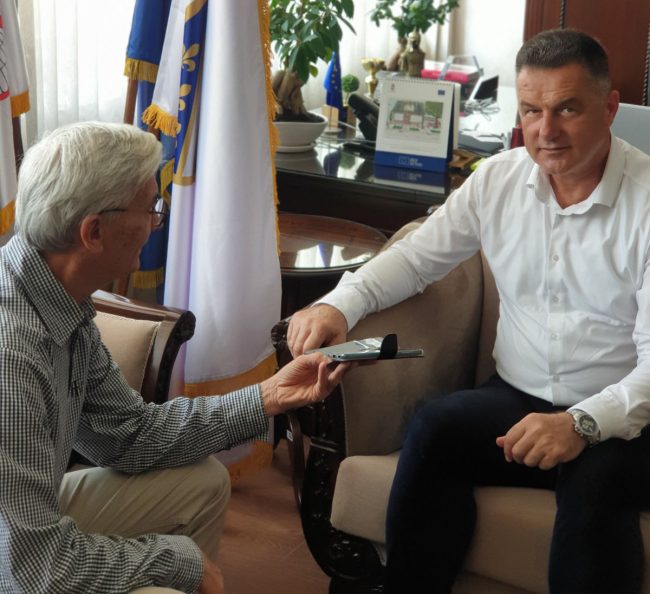 IMG-fd5fda1efc4d9cdfb85c298be5df346c-V